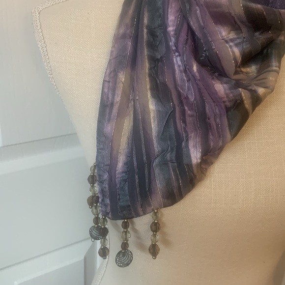 Copy NWOT Beautiful Easy to Where Scarf - Snap Closure In Back, Reversible - Picture 6 of 16